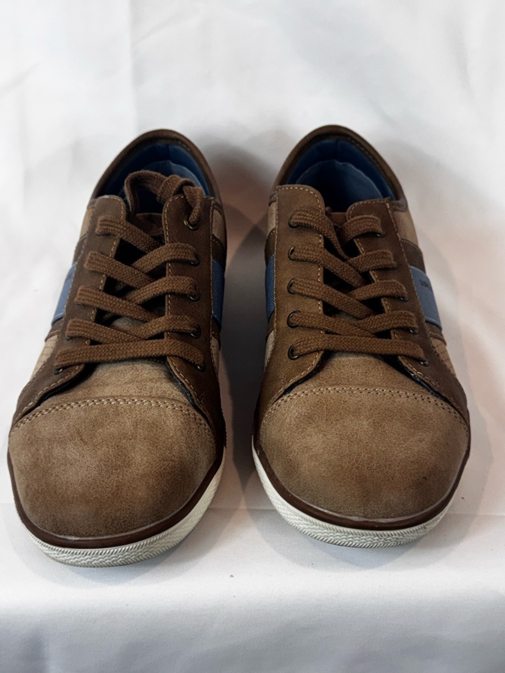 Kenneth Cole Boys Youth Low Sneakers Sz 4 Tan Brown Blue Stripe Dress Casual